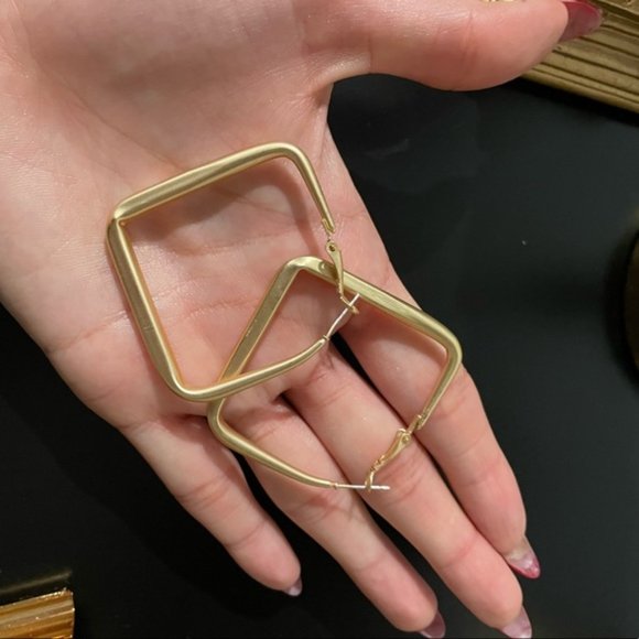 ♥  “Lola” Square Hoops ♥  Earrings - Picture 5 of 5